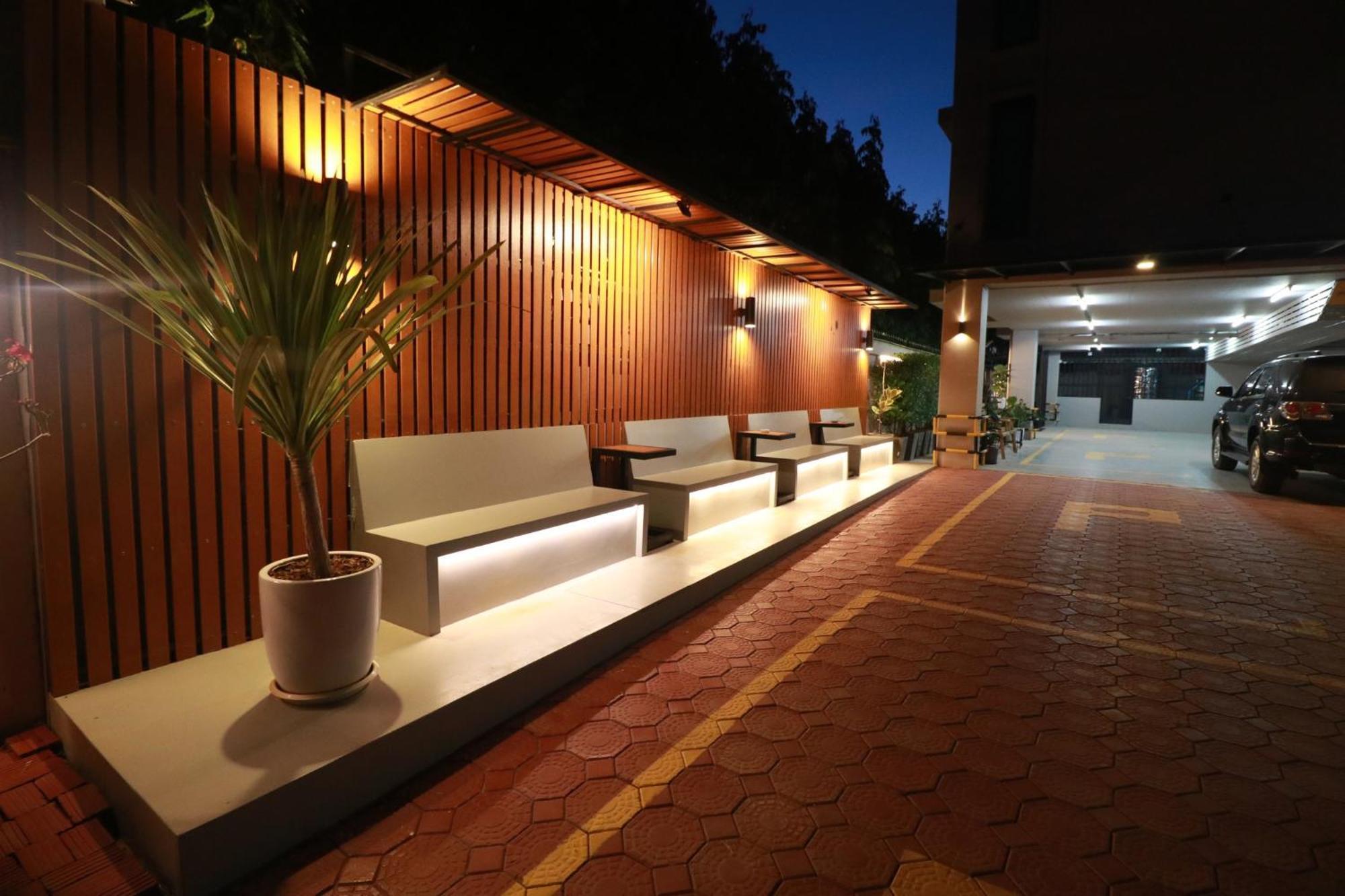 Siri Hotel Vientiane Esterno foto